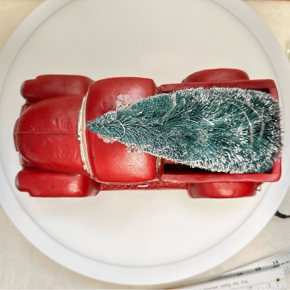 Hand Painted Ceramic Nostalgic Red Truck With Christmas Tree And LED Lights - Picture 6 of 12